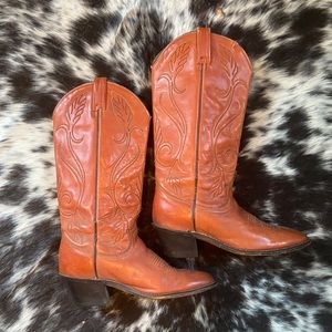 Beautiful vintage cowboy boots size 7.5